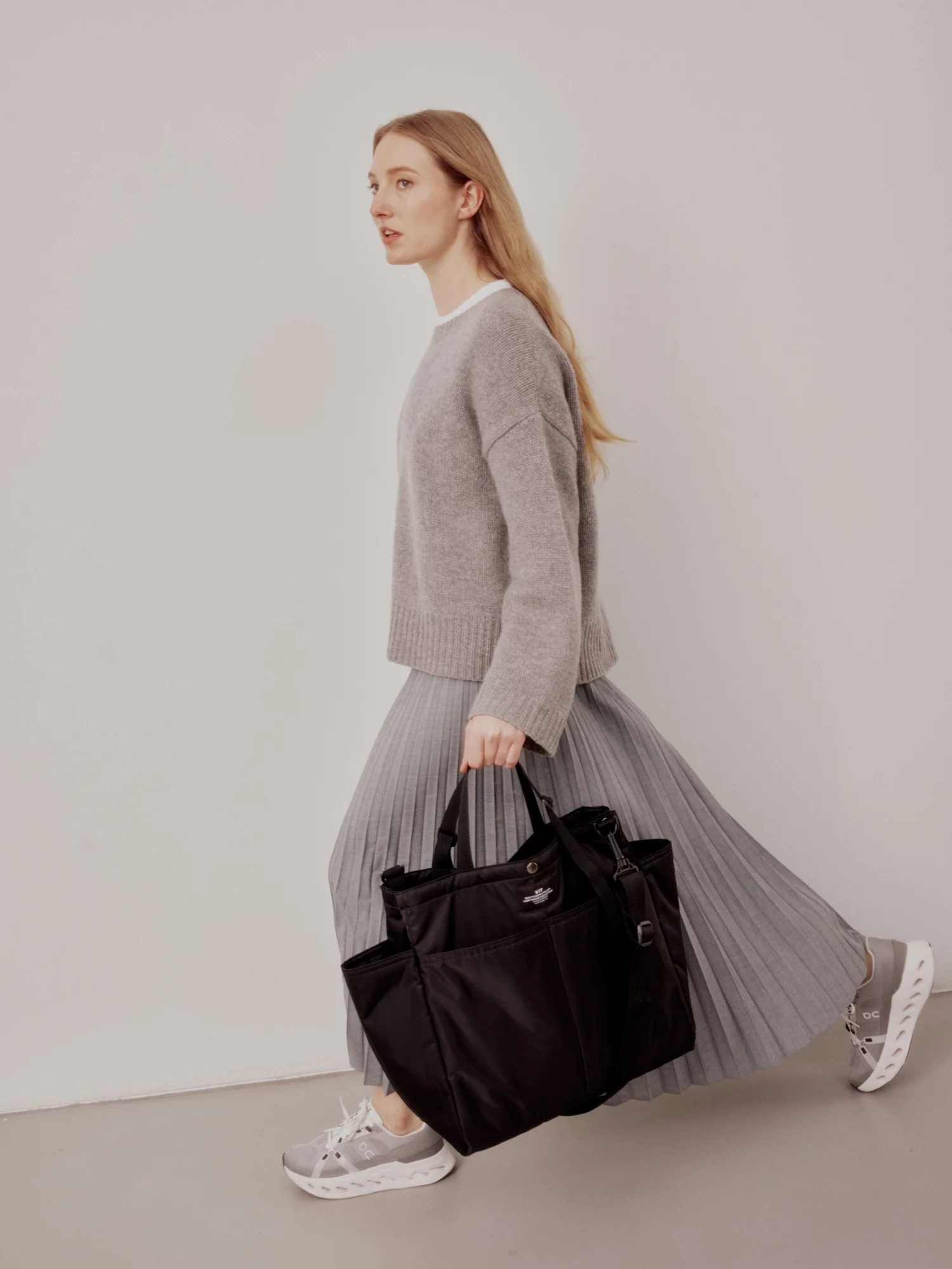Carry-all Beach Bag - Black Puffer - Image 6