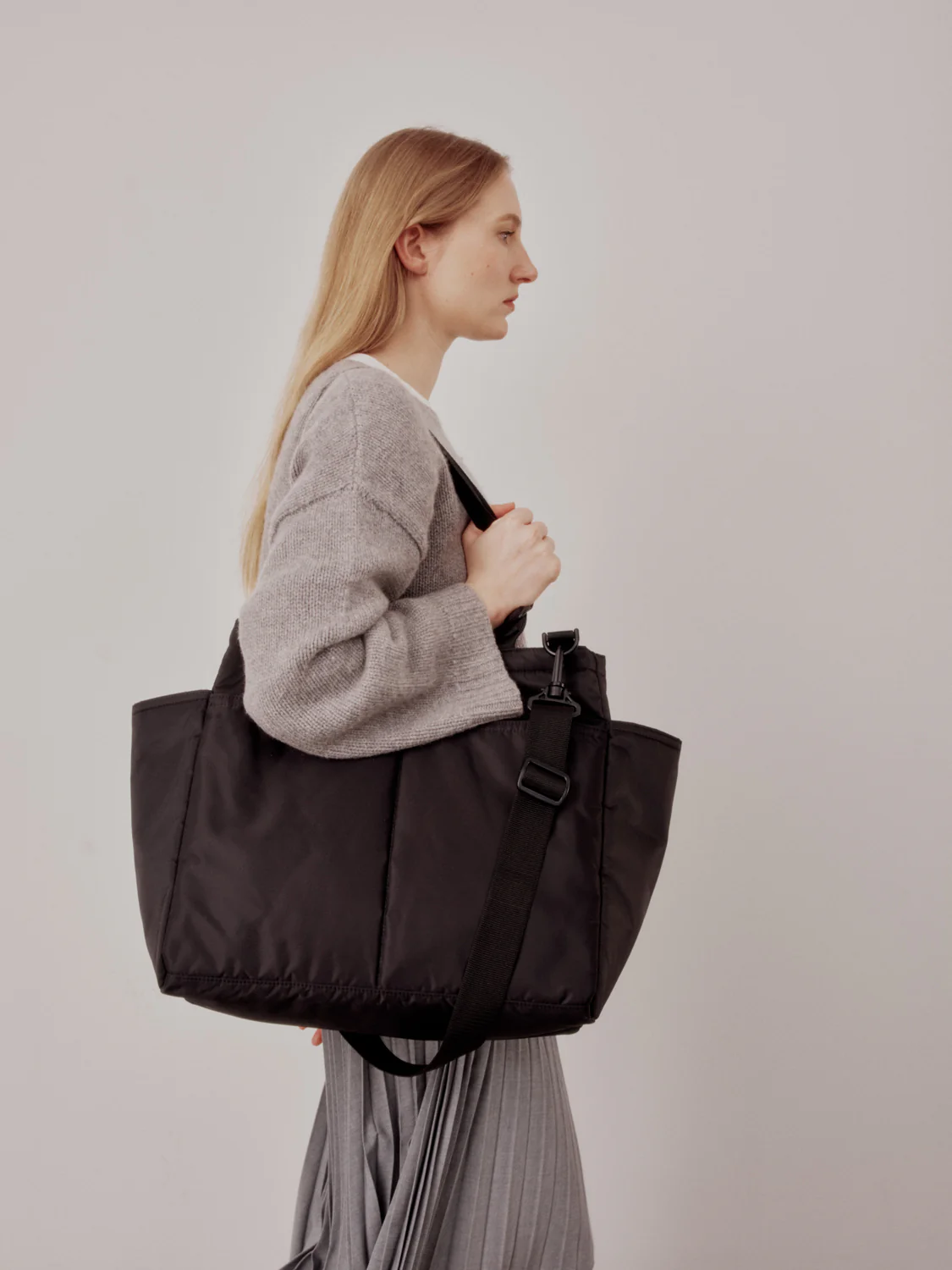 Carry-all Beach Bag - Black Puffer - Image 8